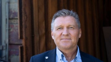 Portrettbilde av en mann i dress